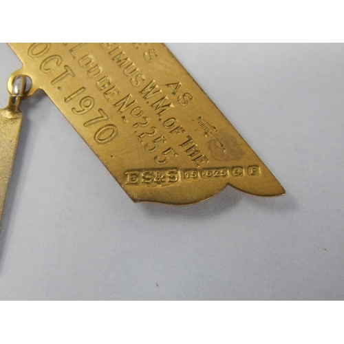 108 - 15ct Gold Masonic Jewel (12g) with Silver Hanging en-tremble square.