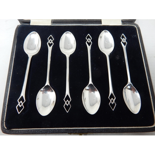 114 - Set of 6 Silver Coffee Spoons Hallmarked Birmingham 1940 by A. J Bailey in Original Fitted Case