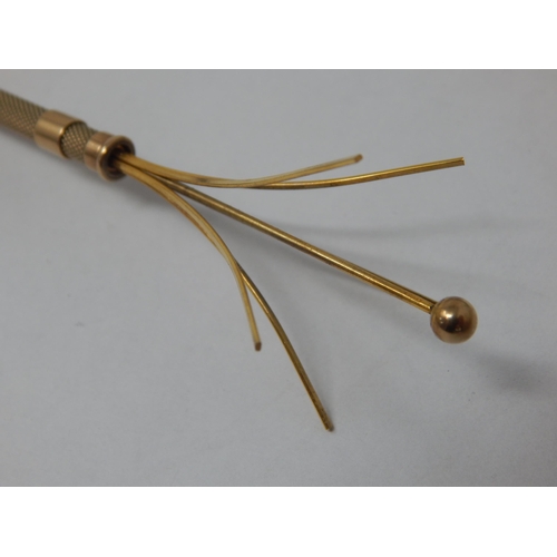 125 - 9ct Yellow Gold Propelling Cocktail Stirrer: Weight 7.38g