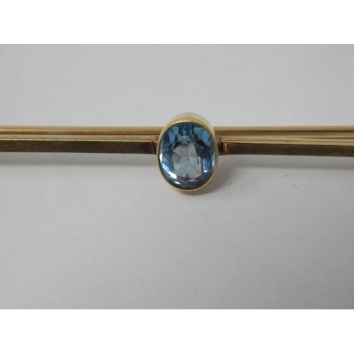 132 - Edwardian 9ct Gold Brooch Set with an Aquamarine: Length 6.4cm: Gross Weight 2.67g