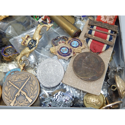 165 - A Tin Containing a Large Quantity of Military badges, buttons etc (lot)