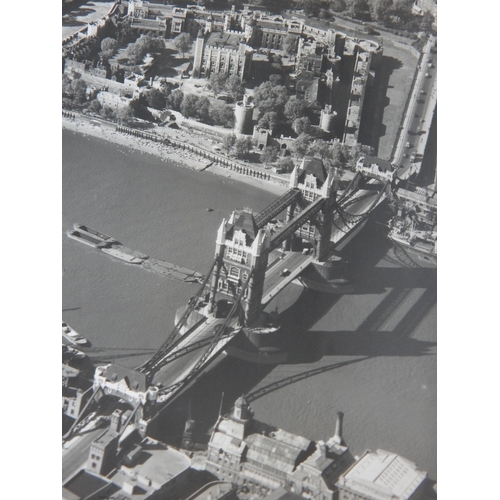 322 - WWII: A Collection of B&W Photographs showing British troops coming home on leave in 1939, RAF parat... 