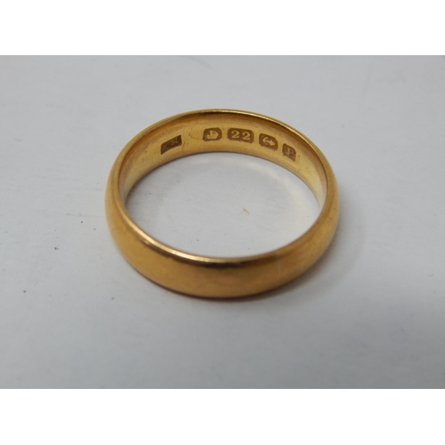 239 - 22ct Gold Wedding Band: Size O: Weight 7.1g