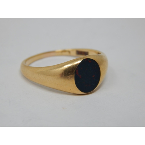 247 - 18ct Gold Ring Set with a Bloodstone: Size O: Gross weight 4.7g