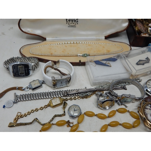 256 - Large Quantity of Antique & Later Costume Jewellery etc Including a Georgian Foiled Back Mourning Br... 