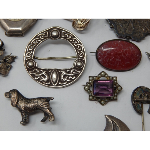 257 - A Large Quantity of Antique & Later Silver Jewellery