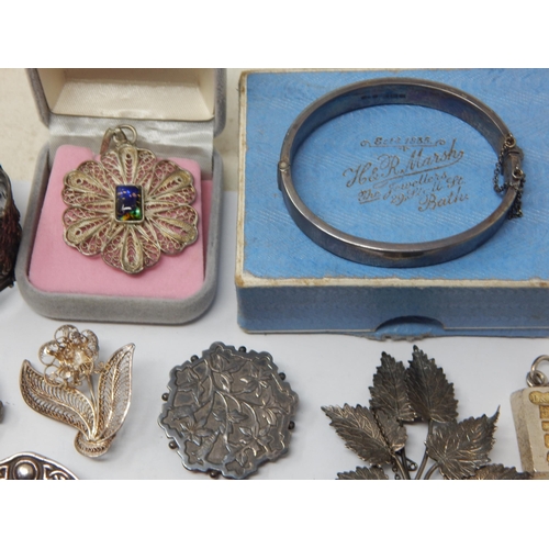 257 - A Large Quantity of Antique & Later Silver Jewellery