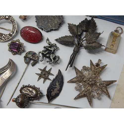 257 - A Large Quantity of Antique & Later Silver Jewellery