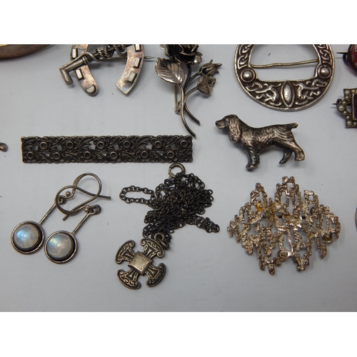 257 - A Large Quantity of Antique & Later Silver Jewellery