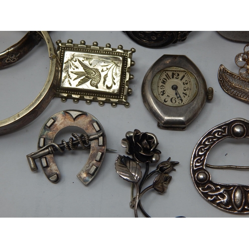 257 - A Large Quantity of Antique & Later Silver Jewellery