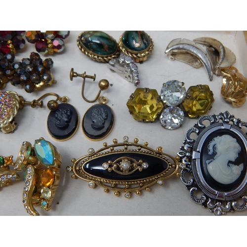 272 - An Extensive Collection of Good Quality Vintage Costume Jewellery to Include Brooches, Bracelets, Ea... 