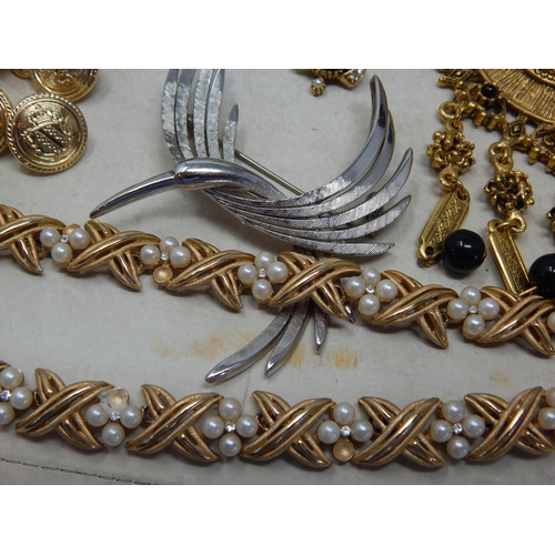 272 - An Extensive Collection of Good Quality Vintage Costume Jewellery to Include Brooches, Bracelets, Ea... 