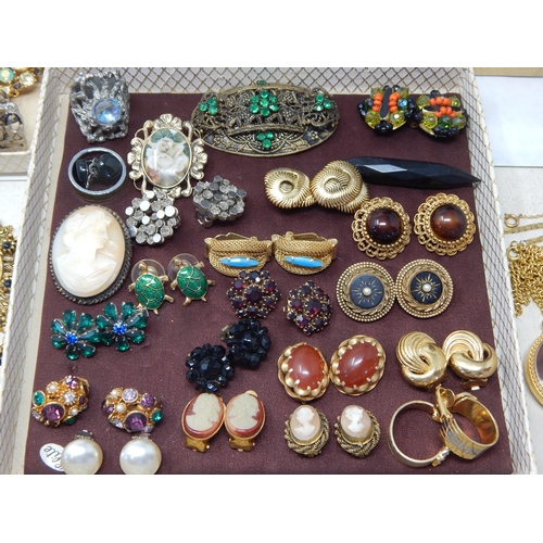 272 - An Extensive Collection of Good Quality Vintage Costume Jewellery to Include Brooches, Bracelets, Ea... 