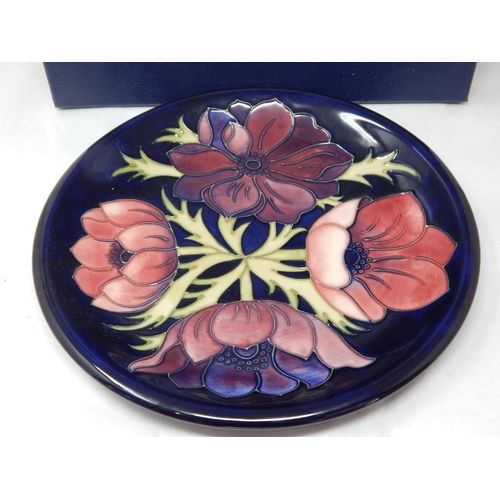 397 - MOORCROFT Signed Dish 34/94 in Perfect Condition in Original Box: 26cm diameter