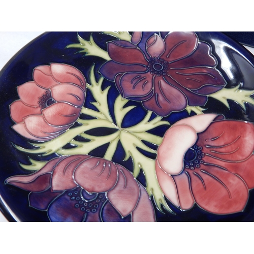 397 - MOORCROFT Signed Dish 34/94 in Perfect Condition in Original Box: 26cm diameter