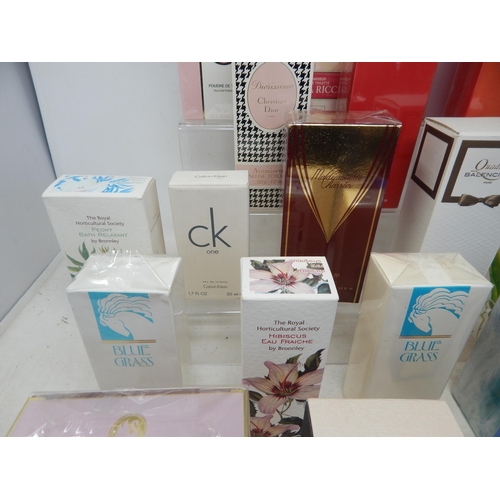 414 - Large Quantity of Perfumes etc Including Christian Dior, Elizabeth Arden, Nina Ricci, Calvin Klein, ... 