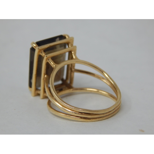 291 - 9ct Gold Ring Inset with a Smoky Quartz: Size M/N: Gross weight 5.9g