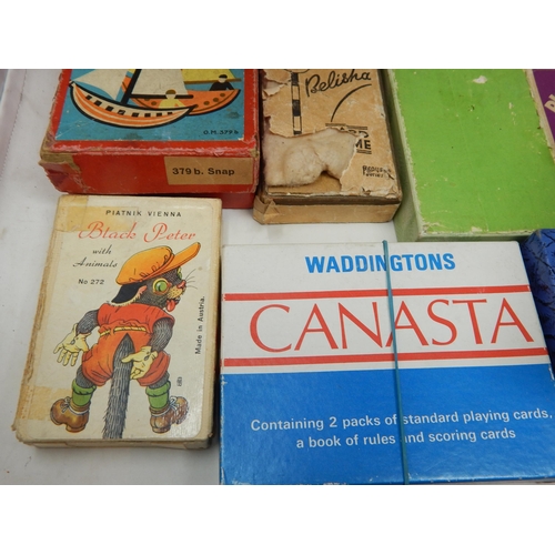 462 - Quantity of Vintage Toys & Games Including Card Games, Chess Sets, Wooden Puzzles etc (lot)