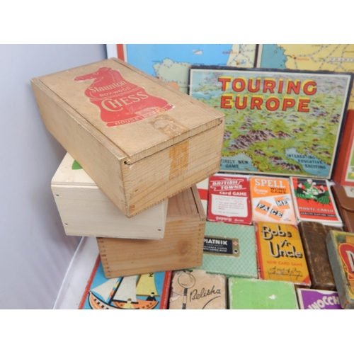 462 - Quantity of Vintage Toys & Games Including Card Games, Chess Sets, Wooden Puzzles etc (lot)