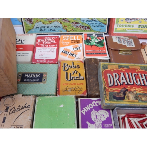 462 - Quantity of Vintage Toys & Games Including Card Games, Chess Sets, Wooden Puzzles etc (lot)