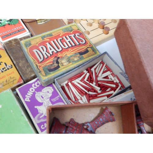 462 - Quantity of Vintage Toys & Games Including Card Games, Chess Sets, Wooden Puzzles etc (lot)