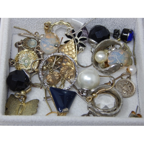 23J - Large Box of Costume Jewellery, Gold coloured items, watches, etc (lot)