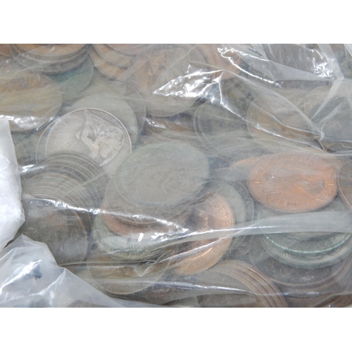 99J - A Very Large Quantity of QV & Later GB Coinage Including Pennies, Half Pennies, Threepences, Commemo... 