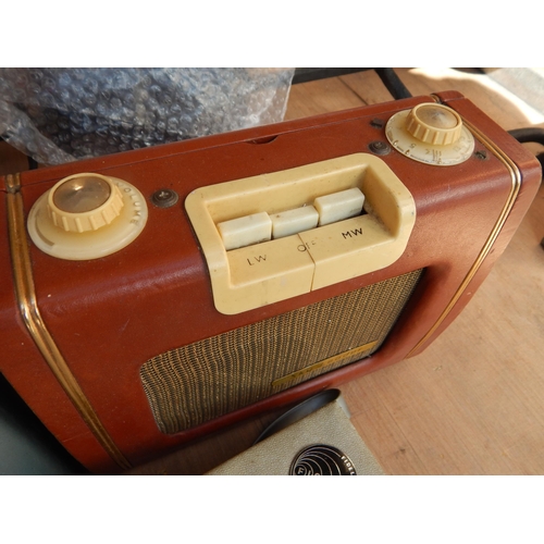 A Quantity of Vintage Radios