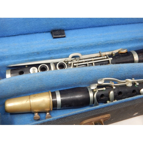 495 - Hawke Clarinet in Fitted Case