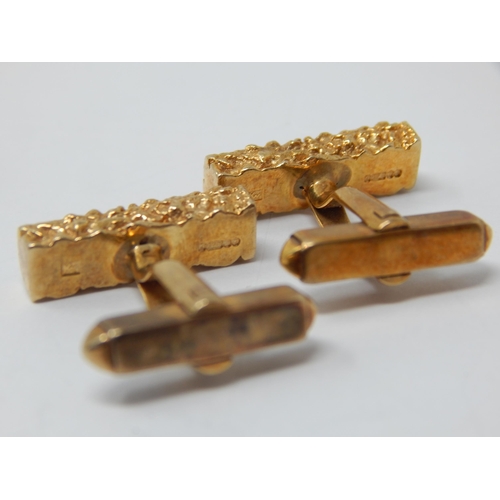 99M - A Pair of Gentleman's 9ct Gold Cufflinks: Weight 11.6g