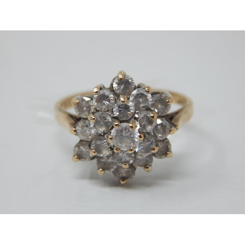 9ct Yellow Gold Cluster Ring: Size M/N: Gross weight 3.4g