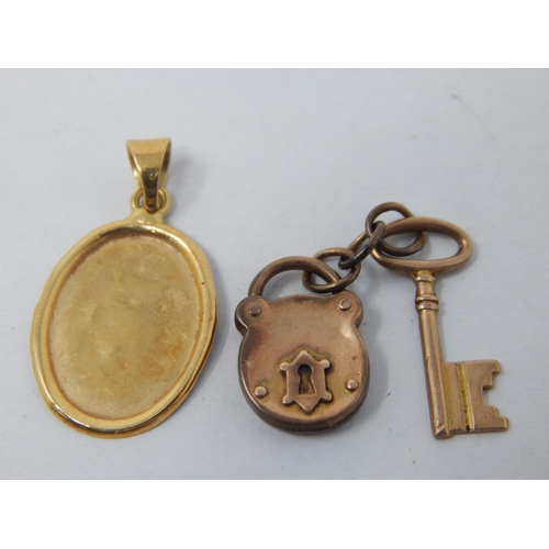 162 - 18ct Yellow Gold Pendant 1.0g together with a 9ct Gold Padlock & Key Charm 1.0g