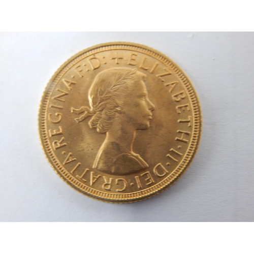 76 - Queen Elizabeth II Full Gold Sovereign 1958