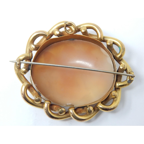 181 - Large Victorian Yellow Metal Cameo Brooch: Measuring 6.2cm x 5.5cm