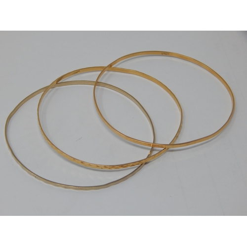 3 x 18ct Gold Bangles: Internal Diameter 6.4cm: Weight 12.41g