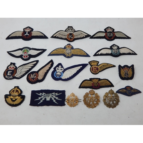 461 - A Quantity of RAF & RAAF Insignia Including: WWII Air Gunners: Wireless Operator: Officers Beret Bad... 