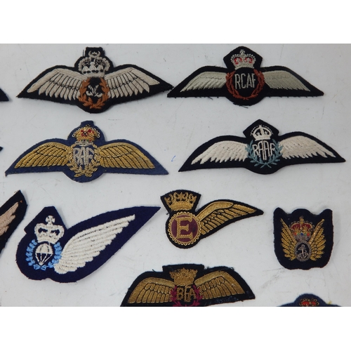 461 - A Quantity of RAF & RAAF Insignia Including: WWII Air Gunners: Wireless Operator: Officers Beret Bad... 