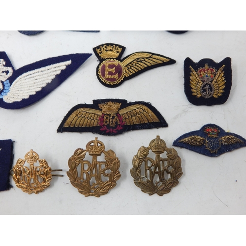 461 - A Quantity of RAF & RAAF Insignia Including: WWII Air Gunners: Wireless Operator: Officers Beret Bad... 