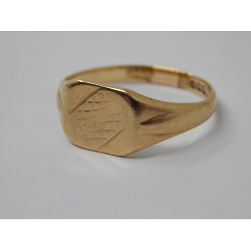 153 - 9ct Gold Signet Ring: Size O/P: Weight 2.45g