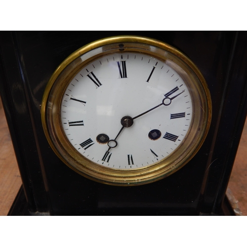 370 - Black Polished Slate Mantel Clock with White Enamel Dial with Roman Numerals: Measuring 23cm wide x ... 