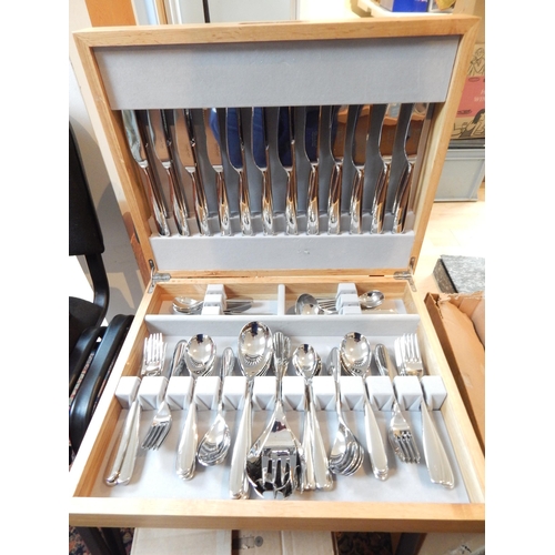 Robert Welch (1929-2000): Full Canteen of Cutlery for 8 Place Settings with Servers (unused) in wooden canteen with outer box