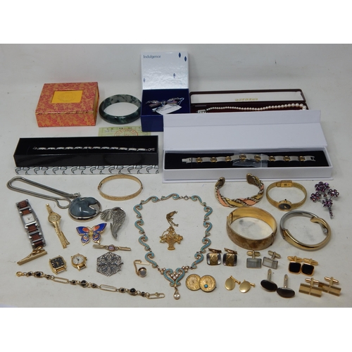 266 - An Assortment 0f Vintage Costume Jewellery