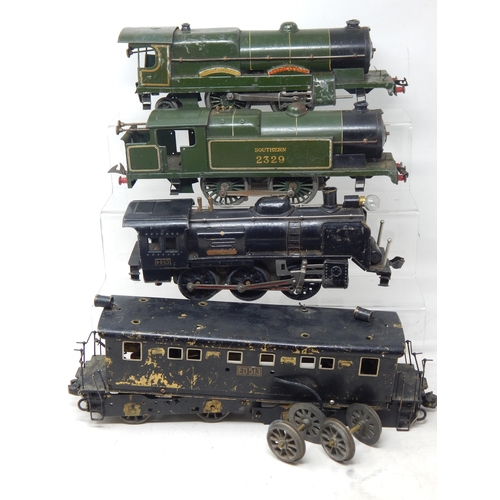 392 - A Collection of Vintage O Gauge Clockwork Train Engines & a Carriage