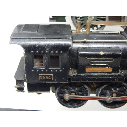 392 - A Collection of Vintage O Gauge Clockwork Train Engines & a Carriage