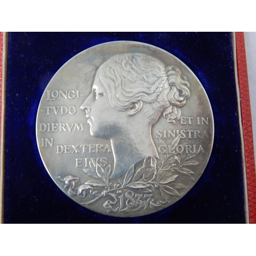 51R - Queen Victoria Diamond Jubilee 1837-1897 Large Silver Medallion in Original Case of Issue: 55mm diam... 