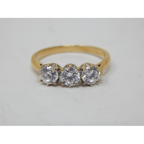 268G - 9ct Gold trilogy Ring: Size N: Gross weight 2.36g