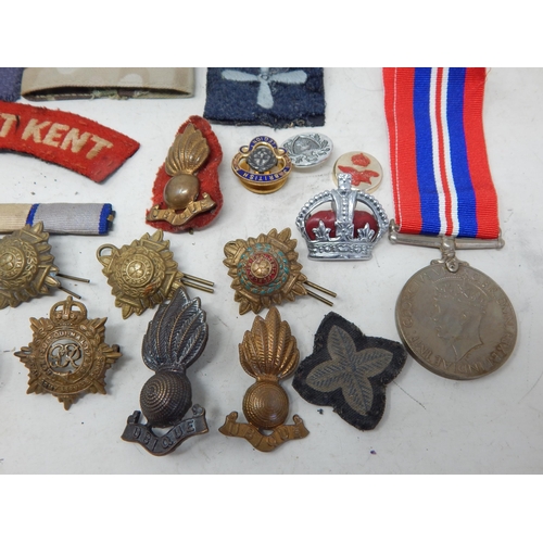 401 - A Box Containing a Quantity of Military Buttons, Badges & Medal