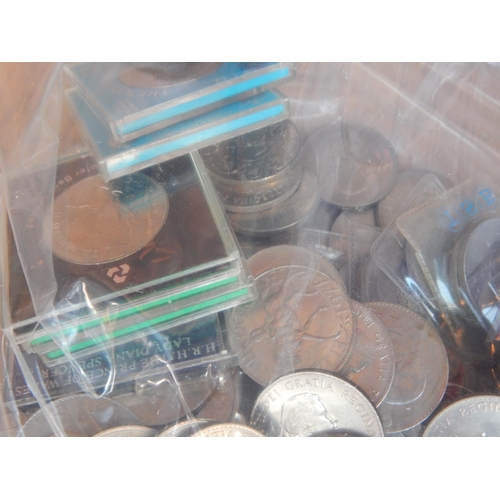 97 - A hoard of modern Commemorative Crowns to include Churchill, etc some in plastic cases (200 coins)