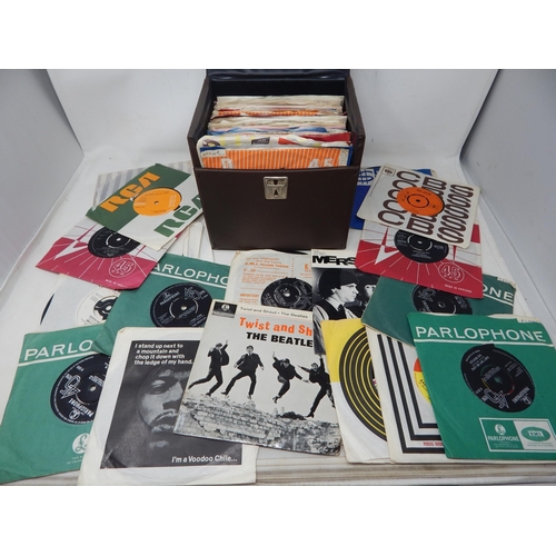 331 - A Quantity of 1960's/70's/80's 45rpm Singles: Elvis Presley, The Beatles, The Monkees, Bob Dylan, Th... 