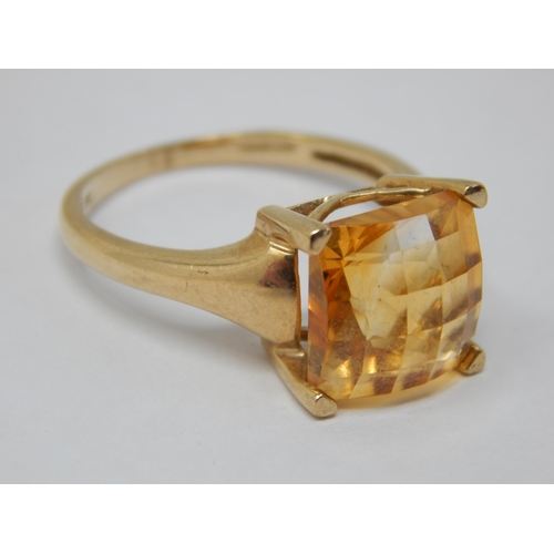 155 - 9ct Gold Ring Set with a Citrine: Size P: Weight 3.58g